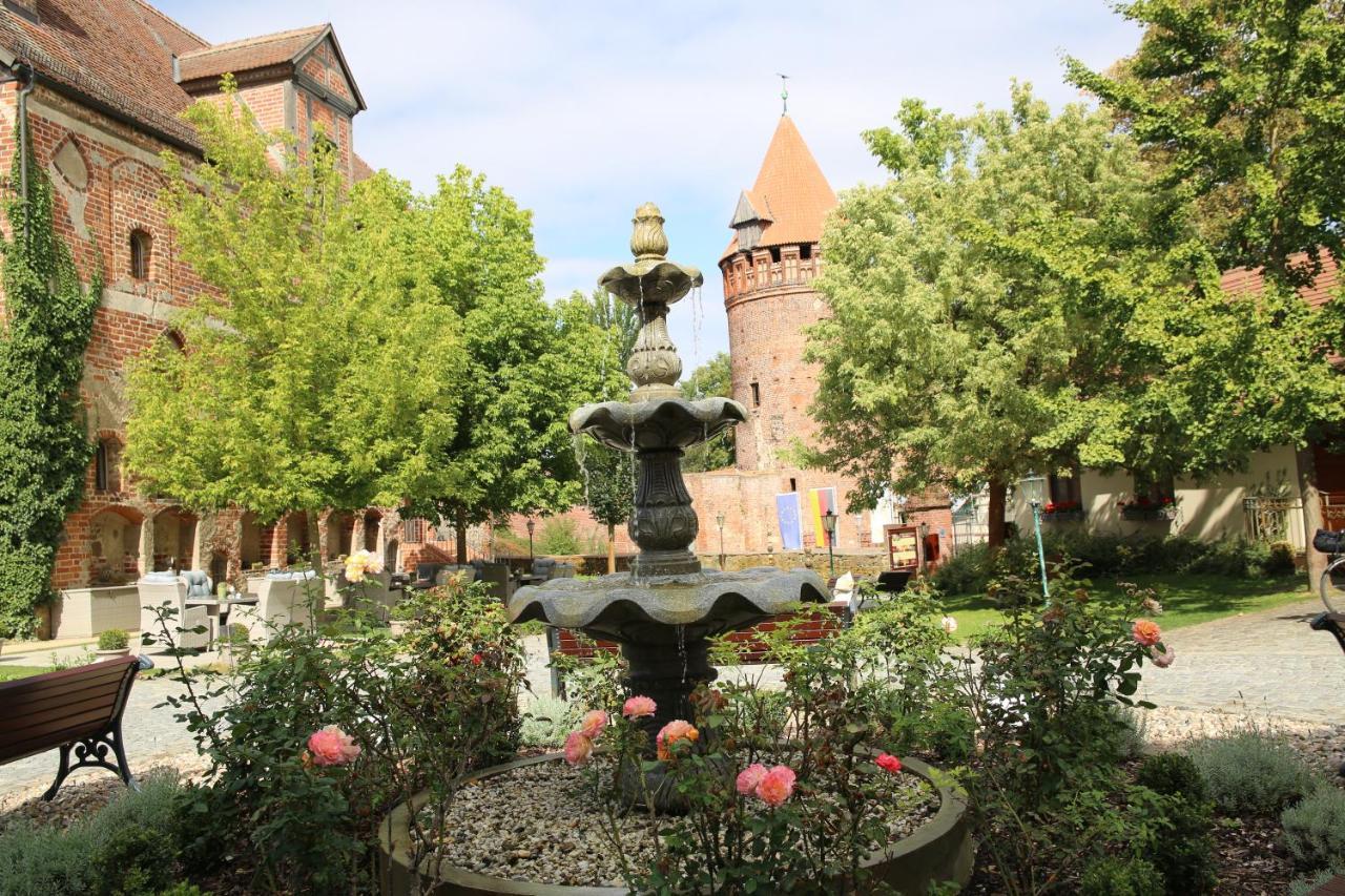 Ringhotel Schloss Tangermuende Exterior photo