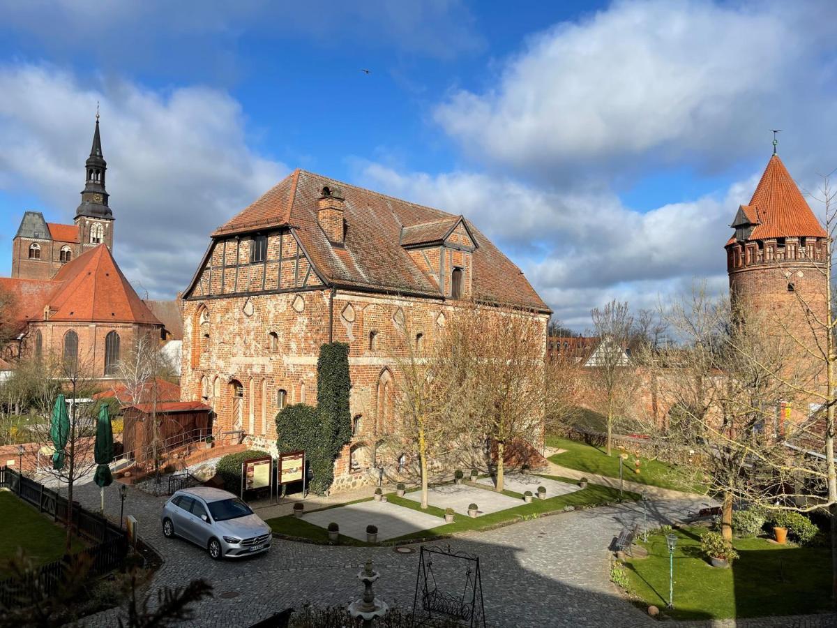Ringhotel Schloss Tangermuende Exterior photo